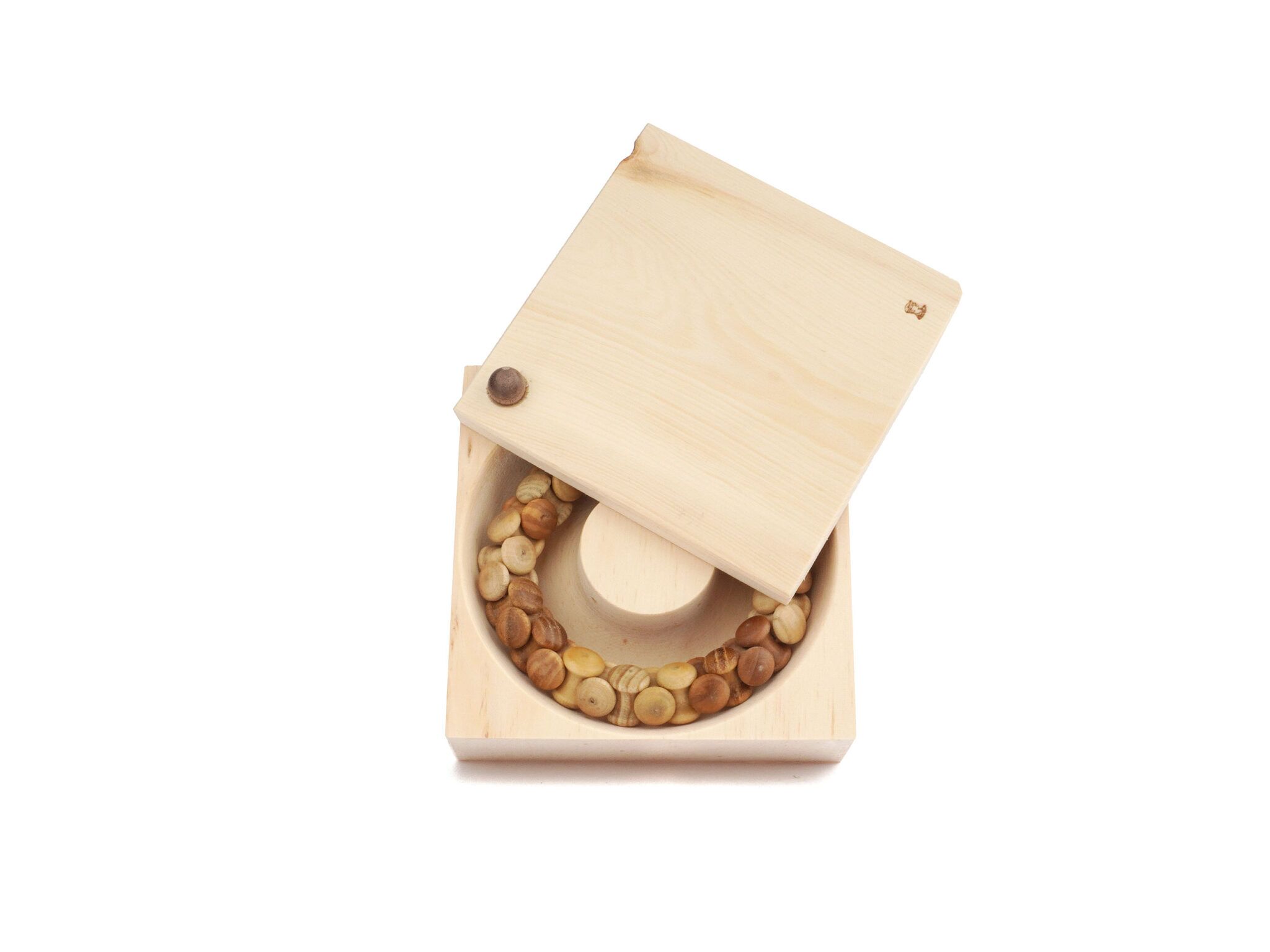 Schweizer Geschenke Schweizer Produkte Holzarmband Holzschmuck assortiert Schweizer Wald Schweizer Hoelzer swiss made in Arvenschachtel